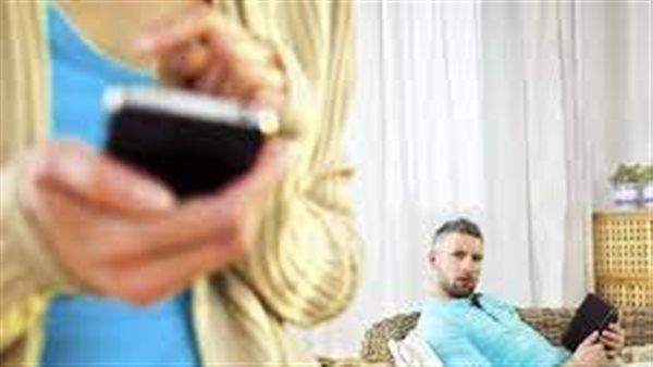 رسالة لداعية والشيخ يحذر.. زوجتي بتكلم رجال على التيك توك فماذا أفعل؟ | فيديو