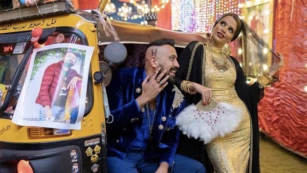 توك توك وملابس غريبة.. صور خطوبة عمرو راضي وهدير تثير الجدل على السوشيال ميديا | شاهد