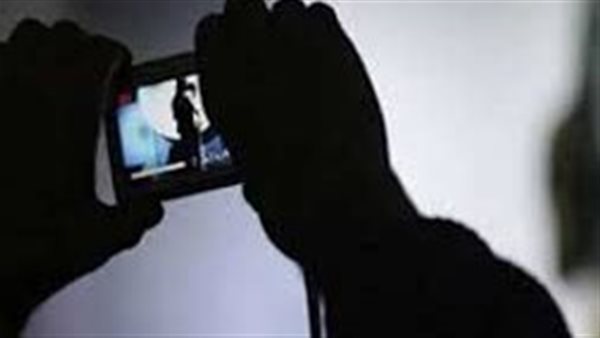 هدّدها بصور خاصة.. شاب يقيم علاقة بالإكراه مع طالبة ثانوي والمحكمة تعاقبه بسجن طويل