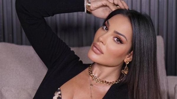 فستان جرئ.. نادين نجيم تستعرض أناقتها بإطلالة مثيرة | شاهد