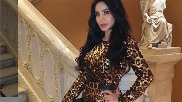 فستان مجسم.. لجين عمران تخطف الأنظار بإطلالة ساحرة | شاهد