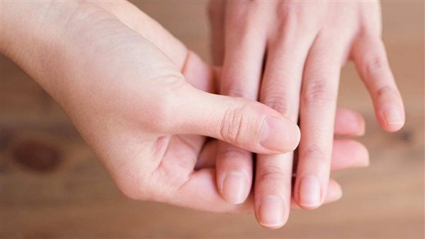 في أصابع اليدين والقدمين.. علامات تشير إلى إصابتك بهذا المرض