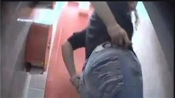 وصلة ضرب بالحذاء.. كيف انكشفت حيلة ممرض المنوفية لتصوير السيدات في الحمام؟