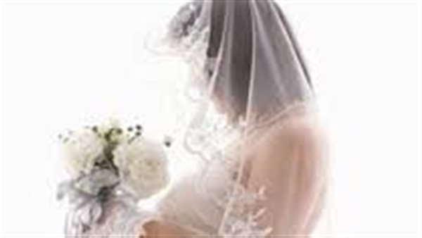 حامل.. شابة وعريسها يفاجئان الحضور في حفل الزفاف بنوع الجنين | شاهد