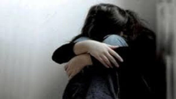 حطيته في جردل.. فتاة الصف حملت سفاحا ووضعت طفلها داخل حمام المستشفى