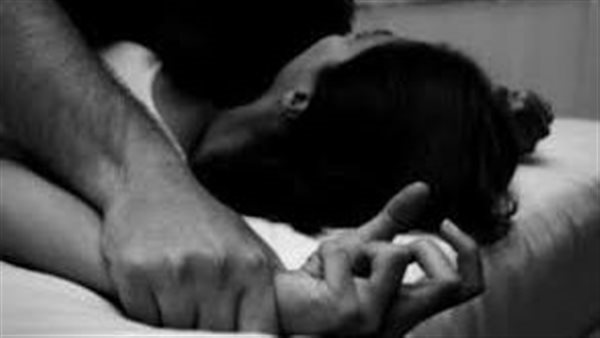 لمس مناطق حساسة.. زنوبة وجوزها هتكوا عرض ممرضة بالجيزة