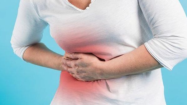 تورم البطن والقدمين.. أعراض إذا ظهرت على الجلد لا تتجاهلها أبدا 