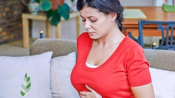 احذرها.. علامات تشير إلى تمزق المريء