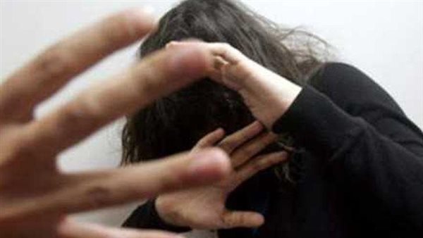 ضرب وقص شعر.. الكشف عن تفاصيل فيديو وصلة تعذيب مأساوية لفتاة بيد شقيقها