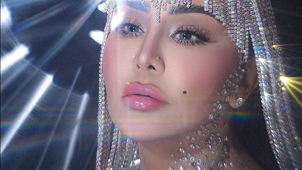 الخصلة الواحدة تقترب من مليون.. تفاصيل باروكة أحلام الماسية وسعرها بالكامل