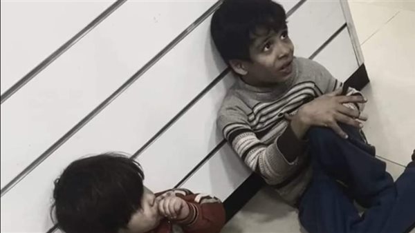 عمو عاوز دوا كحة ومش معايا فلوس.. فيديو متداول لطفل داخل صيدلية يثير ضجة كبيرة | شاهد