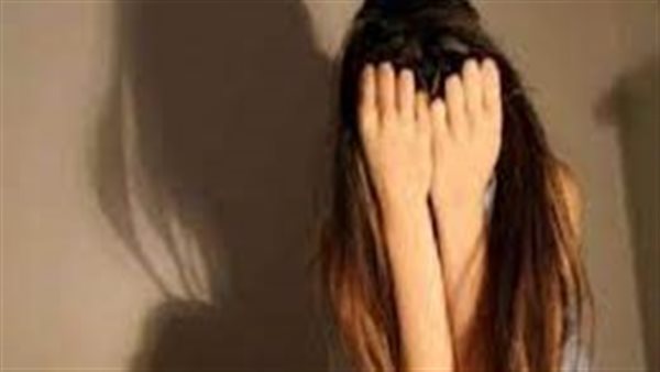 أغراها بخدعة مؤسفة وعاشرها معاشرة الأزواج.. تفاصيل مثيرة في إحالة عامل متهم بهتك عرض فتاة قنا إلى الجنايات