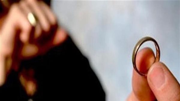 ضبطت معه قميص نوم وبيلبس هدومها.. مأساة صيدلانية في دعوى طلاق أمام محكمة الأسرة 