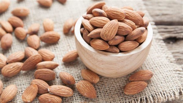 فوائد لا تتوقعها.. ماذا يحدث للقلب عند تناول الجوز؟