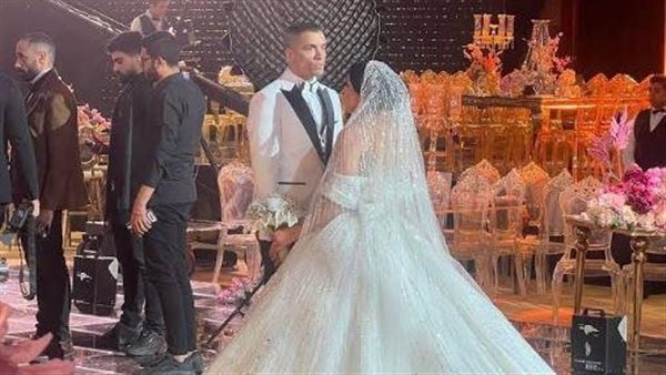 بسبب البنت بتاعة التجمع.. القصة الكاملة لخناقة حسن شاكوش مع عروسته | فيديو