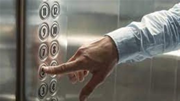 يده استطالت موطن عفتها.. تفاصيل مثيرة في الحكم بحبس عامل تحرش بموظفة في أسانسير شركة كبرى