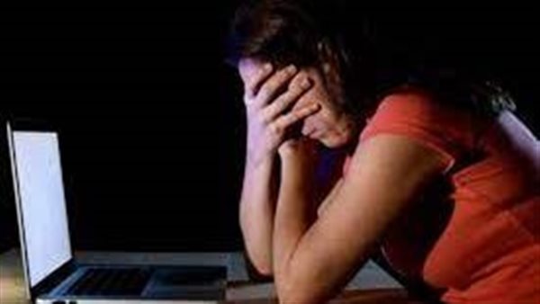 ابتزها بصور وفيديوهات مفبركة.. تفاصيل مثيرة في طلاق مذيعة شهيرة من زوجها المخرج