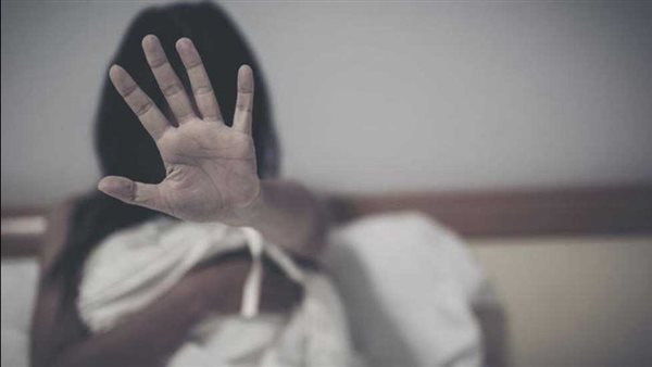 انتهك جسمي بمباركة أبويا.. مأساة قاصر قدمها والدها لدجال قربانًا للجن 
