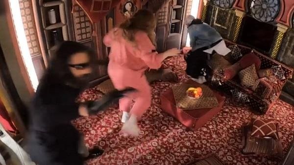 هل المقلب مُفبرك؟.. حلقة نهال عنبر تجيب على سؤال شغل جمهور برنامج رامز جلال