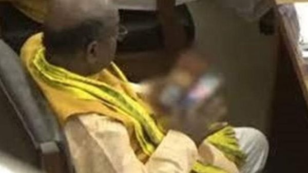 فيلم غير أخلاقي في البرلمان.. فضيحة أخلاقية تشعل الغضب بالهند | شاهد 