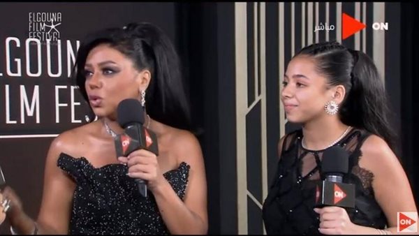 كنت فين طول الـ 13 سنة اللي فاتو ؟.. رد ناري من رانيا يوسف على محمد مختار بسبب فستان البطانة 