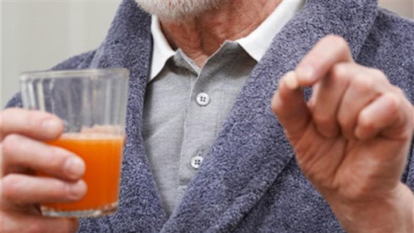 قد يحولها إلى سامة.. احذر تناول هذا النوع من العصير مع الأدوية 