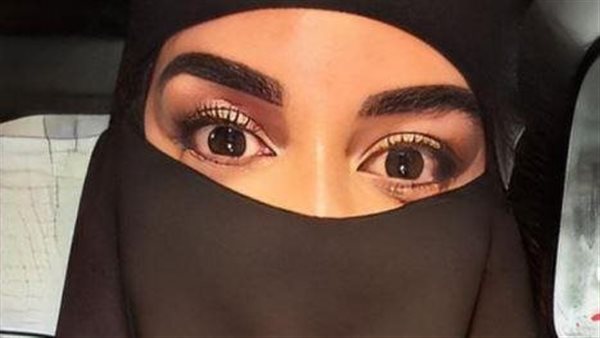 هكذا علق الجمهور.. ياسمين صبري تثير الجدل بعد ظهورها بالنقاب | شاهد