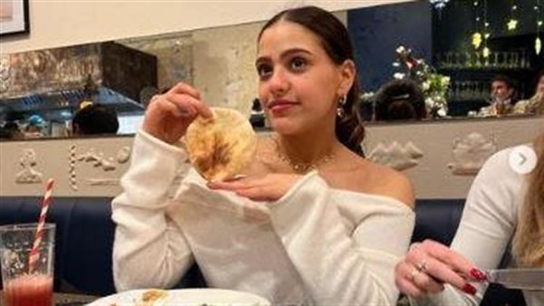 بسبب إفطار رمضان في لندن.. الجمهور يهاجم ابنة عمرو دياب