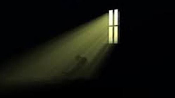 الأب وابنه رحلا بنفس الطريقة.. أسرار صادمة عن غرفة الموت في الهرم