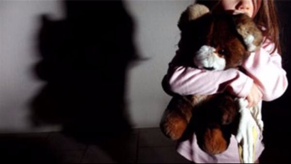 تناوبوا عليها حتى الحمل.. جريمة اغتصاب طفلة تهز الوطن العربي