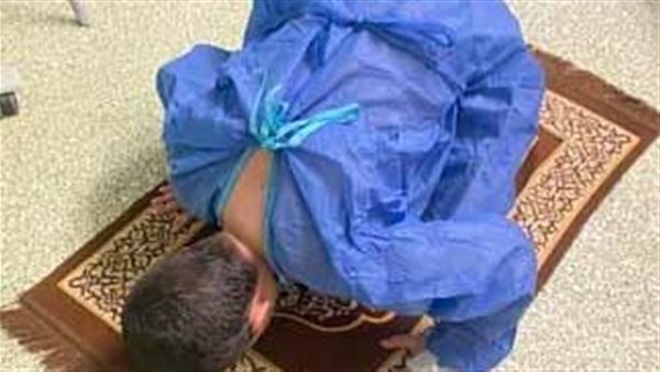 ادعوا له..طفل 10 سنوات يستعد لاستئصال ورم من النخاع الشوكي بالصلاة والدعاء | شاهد