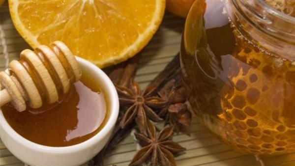 أمور لا تتوقعها.. ماذا يحدث لجسمك إذا تناولت كوب ماء بالعسل على الريق ؟
