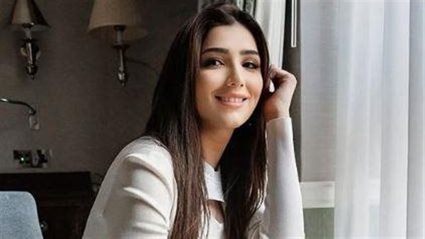 مكشوف البطن.. مي عمر تثير الجدل بإطلالة لافتة في عيد الفطر | شاهد