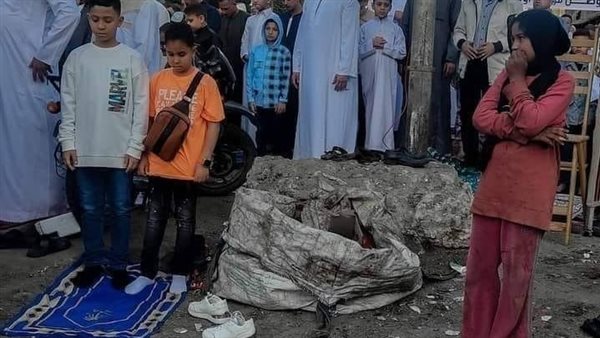 فرحة حزينة.. حكاية طفلة أبكت الملايين في أيام العيد | شاهد