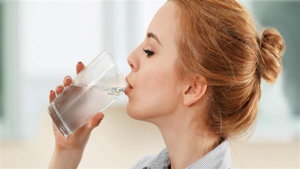 لن تتخيل..هذا ما يحدث لجسمك عند تناول كوب من المياه في الصباح 