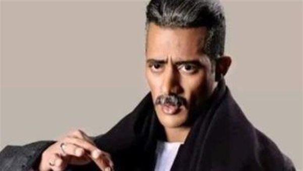 محمد رمضان يكشف سر تقليب كوباية الشاي بظهر المعلقة في جعفر العمدة