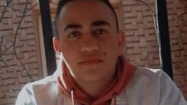 ادعوا لابني بالرحمة.. رسالة مؤثرة لوالد طالب مصري بعد وفاته ودفنه بالسودان