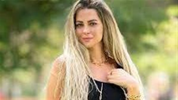 أظهرت مكان التاتو.. جلسة تصوير تضع ريم مصطفى فى مأزق | شاهد