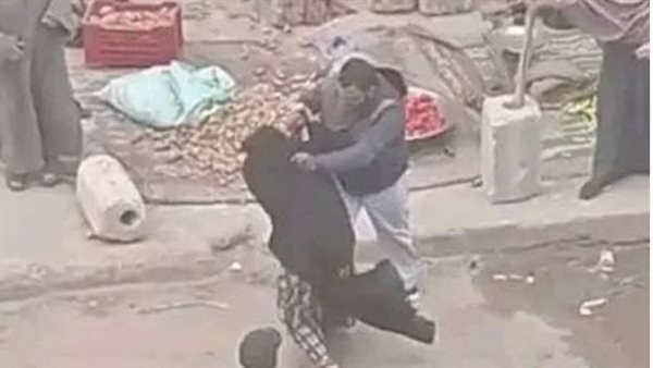 مشهد مرعب.. فكهاني ينهي حياة زوجته وسط الشارع بأكتوبر | شاهد