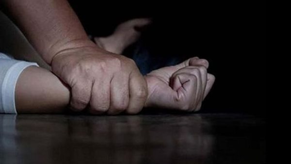 بعلم الأم.. تفاصيل مثيرة جديدة في اغتصاب عامل لابنتيه وإنجاب إحداهن بالقاهرة 