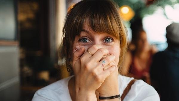  منها التجشؤ والعطس.. 7 أمور احذر كتمها