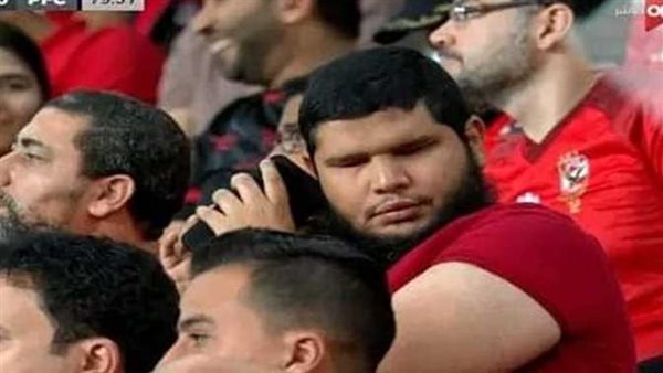 من حظي إني بشجع نادي بيكسب دايما.. هذا ما قاله المشجع الكفيف صاحب اللقطة الأبرز في مباراة السوبر