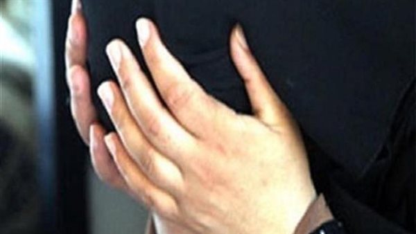 خدش شرفها وحرق جسدها.. قرار عاجل من النيابة ضد والدة فتاة بالسلام