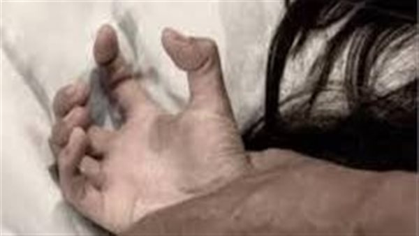 رفضت الزواج منه.. شاب يمزق جسد طالبة وسط الشارع أمام الجامعة 