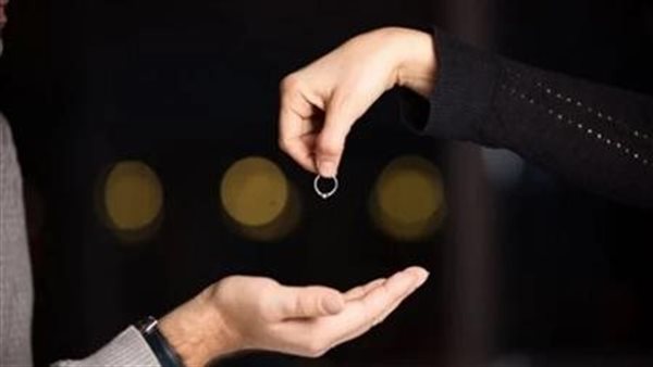 قعد يتفرج على أفلام ثقافية.. روح تطلب خلع زوجها بسبب ليلة الدخلة 