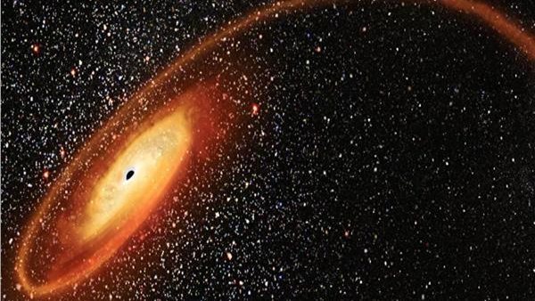 هل تستطيع الشمس أن تبتلع الأرض؟.. مشهد مخيف لنجم ضخم يبتلع كواكب تدور حوله