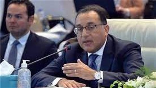 بعد قرار الحكومة.. الفئات المطبق عليها قرار العمل عن بُعد | فيديو