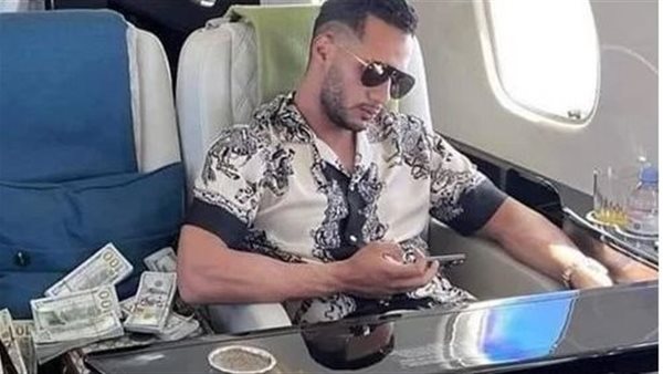 رقم صادم.. محمد رمضان يثير الجدل بسبب سعر قميصه بعد أزمة الدولارات | شاهد 