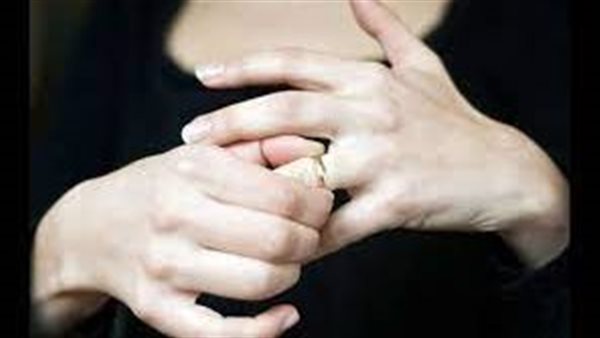 مقرف جدا في العلاقة الزوجية.. تهاني تستغيث من زوجها وتطلب الخلع في محكمة الأسرة 