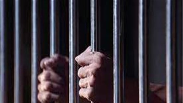 كان بيعاكس مراتي.. تفاصيل صادمة في طعن شاب بمفك على يد عامل بحلوان